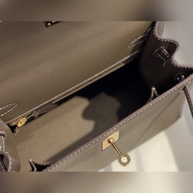 Сумка Hermès Kelly из кожи Epsom с прошитыми восковыми швами золо