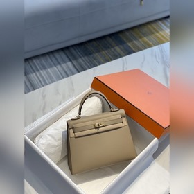 Сумка Hermès Kelly из кожи Epsom с прошитыми восковыми швами золо