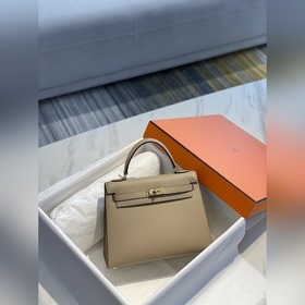 Сумка Hermès Kelly из кожи Epsom с прошитыми восковыми швами золо