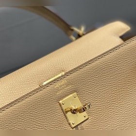 Сумка Hermès Kelly из кожи Epsom с прошитыми восковыми швами золо