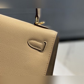 Сумка Hermès Kelly из кожи Epsom с прошитыми восковыми швами золо