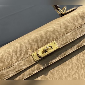 Сумка Hermès Kelly из кожи Epsom с прошитыми восковыми швами золо