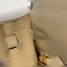 Сумка Hermès Kelly из кожи Epsom с прошитыми восковыми швами золо