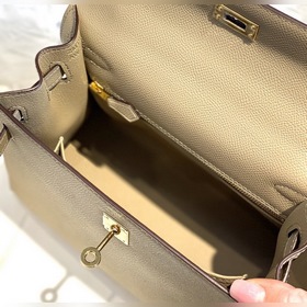 Сумка Hermès Kelly из кожи Epsom с прошитыми восковыми швами золо