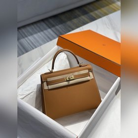 Сумка Hermès Kelly из кожи Epsom с прошитыми восковыми швами золо