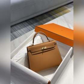 Сумка Hermès Kelly из кожи Epsom с прошитыми восковыми швами золо