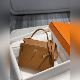 Сумка Hermès Kelly из кожи Epsom с прошитыми восковыми швами золо