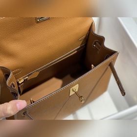 Сумка Hermès Kelly из кожи Epsom с прошитыми восковыми швами золо