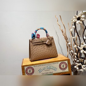 Сумка Hermès Kelly из южноафриканской кожи страуса, карамельного