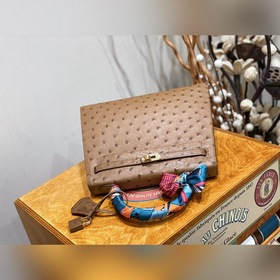 Сумка Hermès Kelly из южноафриканской кожи страуса, карамельного 