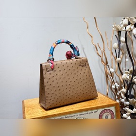 Сумка Hermès Kelly из южноафриканской кожи страуса, карамельного 