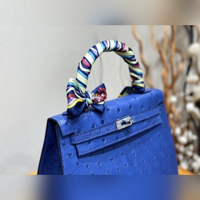Сумка Hermès Kelly из южноафриканской кожи страуса серебристыми з
