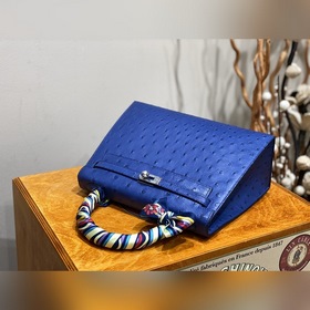 Сумка Hermès Kelly из южноафриканской кожи страуса серебристыми з