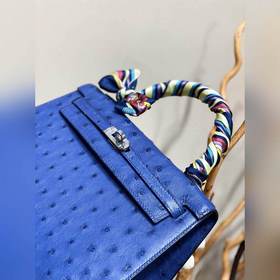 Сумка Hermès Kelly из южноафриканской кожи страуса серебристыми з