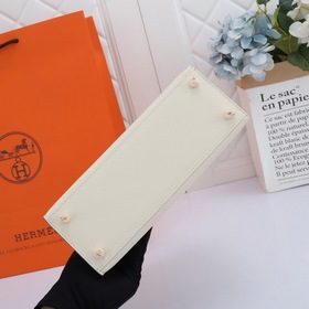 Сумка Hermes Kelly через плечо, молочно-белая серебряной застежко