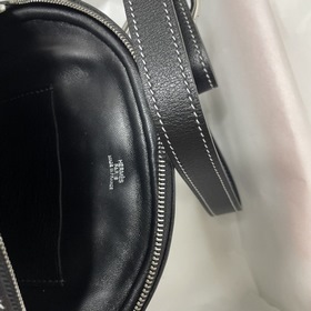 Свинья Hermes, сумка на пояс носом, черная с белой линией Swift
