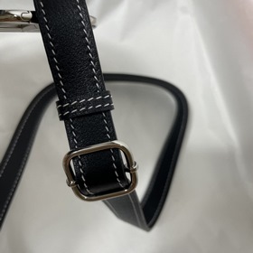 Свинья Hermes, сумка на пояс носом, черная с белой линией Swift