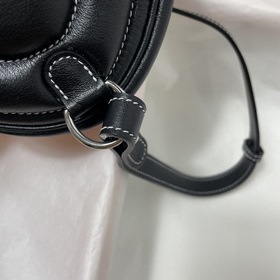 Свинья Hermes, сумка на пояс носом, черная с белой линией Swift
