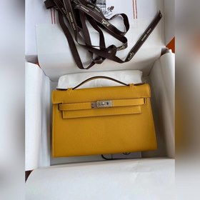 Hermes Mini Kelly PouchetteСумка с золотой пряжкой цвета янтарног