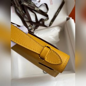Hermes Mini Kelly PouchetteСумка с золотой пряжкой цвета янтарног