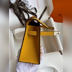 Hermes Mini Kelly PouchetteСумка с золотой пряжкой цвета янтарног
