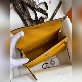 Hermes Mini Kelly PouchetteСумка с золотой пряжкой цвета янтарног