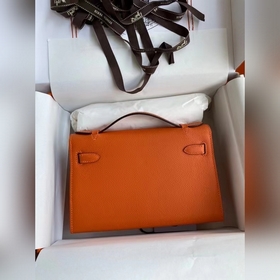 Hermes Mini Kelly PouchetteСумка-клатч оранжевого цвета с золотым
