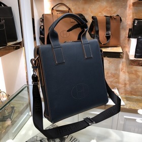 HERMES Мужская сумка через плечо Модель： 82377-3 A Импортная кожа