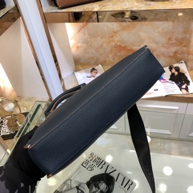 HERMES Мужская сумка через плечо Модель： 82377-3 A Импортная кожа