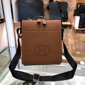 HERMES Мужская сумка через плечо Модель： 82377-4 A Импортная кожа
