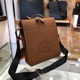 HERMES Мужская сумка через плечо Модель： 82377-4 A Импортная кожа