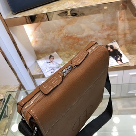 HERMES Мужская сумка через плечо Модель： 82377-4 A Импортная кожа