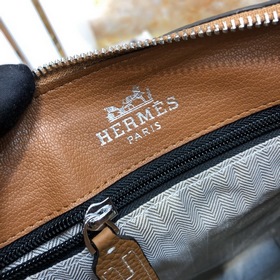 HERMES Мужская сумка через плечо Модель： 82377-4 A Импортная кожа