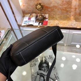 HERMES Новая модель мужской сумки-портфеля через плечо Модель： 82