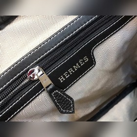 HERMES Новая модель мужской сумки-портфеля через плечо Модель： 82