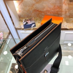 HERMES Мужская сумка через плечо Модель： 82363-4 A Импортная кож