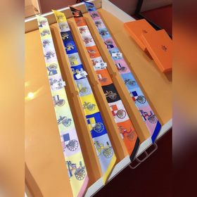 Hermès Twilly, 100% шелк, двойной слой, двусторонняя, дизайн « ».