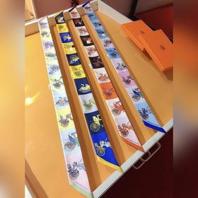 Hermès Twilly, 100% шелк, двойной слой, двусторонняя, дизайн « ».