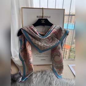 Hermès - Классическая коллекция из шелка Hermès с буквой Hermès, 