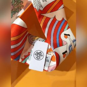 Hermès Twilly, шарф из шелка, 100% шелк, двойной, двусторонний Из