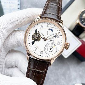 IWC – высококачественные мужские часы с многофункциональным дизай