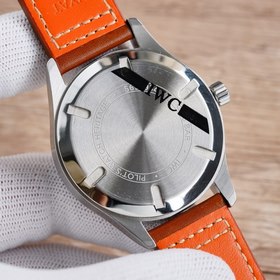 IWC Mark XVIII Pilots Heritage Series, 40 мм Простой деловой диза
