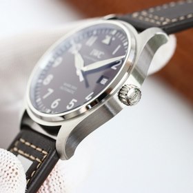 Серия IWC Pilots Watch Mark XVIII 1. Улучшенная синхронизация сек