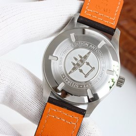 Серия IWC Pilots Watch Mark XVIII 1. Улучшенная синхронизация сек