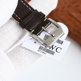 Серия IWC Pilots Watch Mark XVIII 1. Улучшенная синхронизация сек