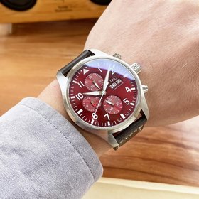IWC Pilots Watch 43 мм с автоматическим механизмом IWC представля