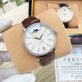 IWC Палермо, модель IW459401 Эта модель с указателем фаз Луны явл