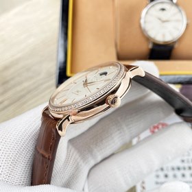 IWC Палермо, модель IW459401 Эта модель с указателем фаз Луны явл