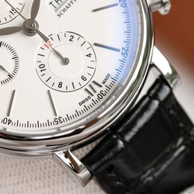 Часы IWC Portofino Chronograph Размеры： 42 мм x 13,5 мм Корпус ч