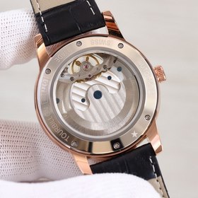 IWC, швейцарский производитель часов, представляет мужские часы в